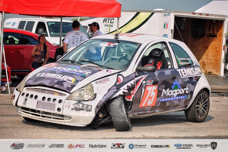 Ford Ka El Tiburón en el paddock con su decoración de 2017
