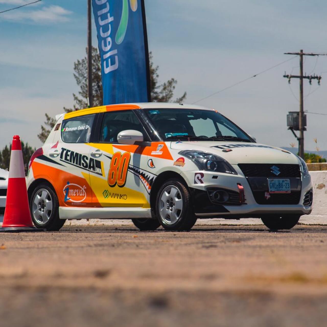 Suzuki Swift Sport número 80 de SNZ Racing Team